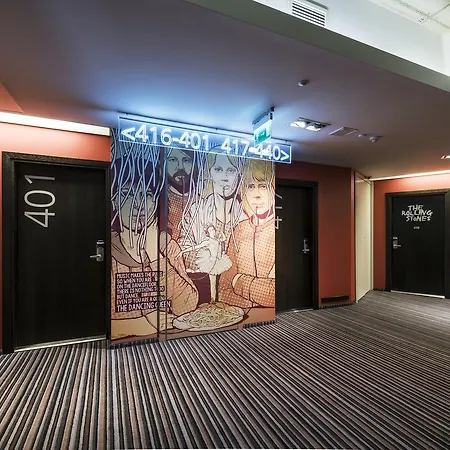 Comfort Lt - Rock 'n' Roll Hotel