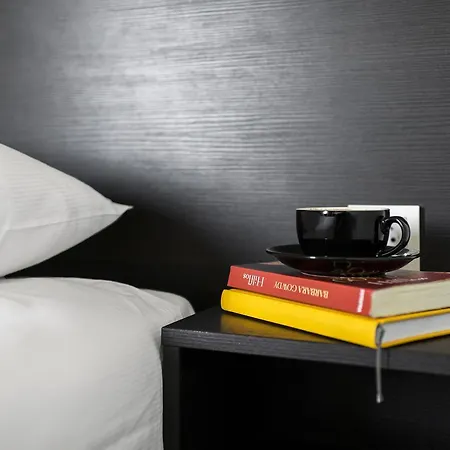 Comfort Lt - Rock 'n' Roll Hotel