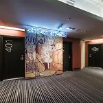 Comfort Lt - Rock 'n' Roll Hotel