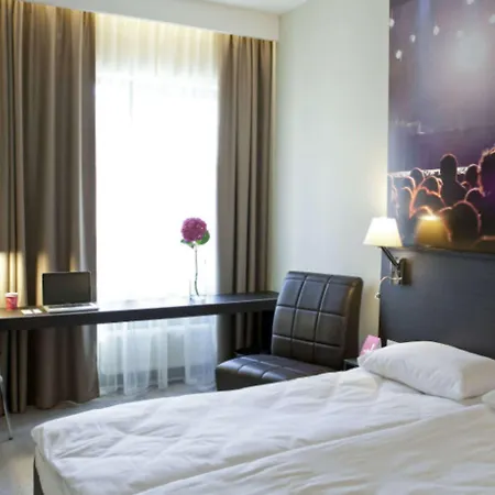 Comfort Lt - Rock 'n' Roll Hotel