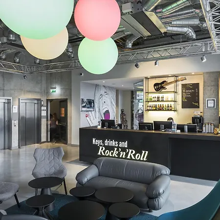 Comfort Lt - Rock 'n' Roll Hotel VNO